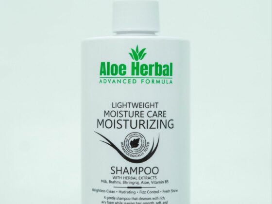 Aloe Herbal Lightweight Moisture Care Shampoo